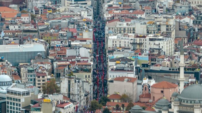 i Taksim 1200 Türk bayrağıyla donatıldı