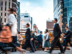 Tüketirken tükenmek: Sahip olma hırsı ve insan mutsuzluğu