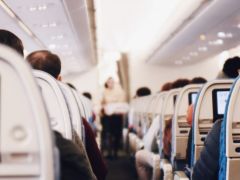 Yolcu, uçakta acil çıkış kapısını açmaya çalıştı