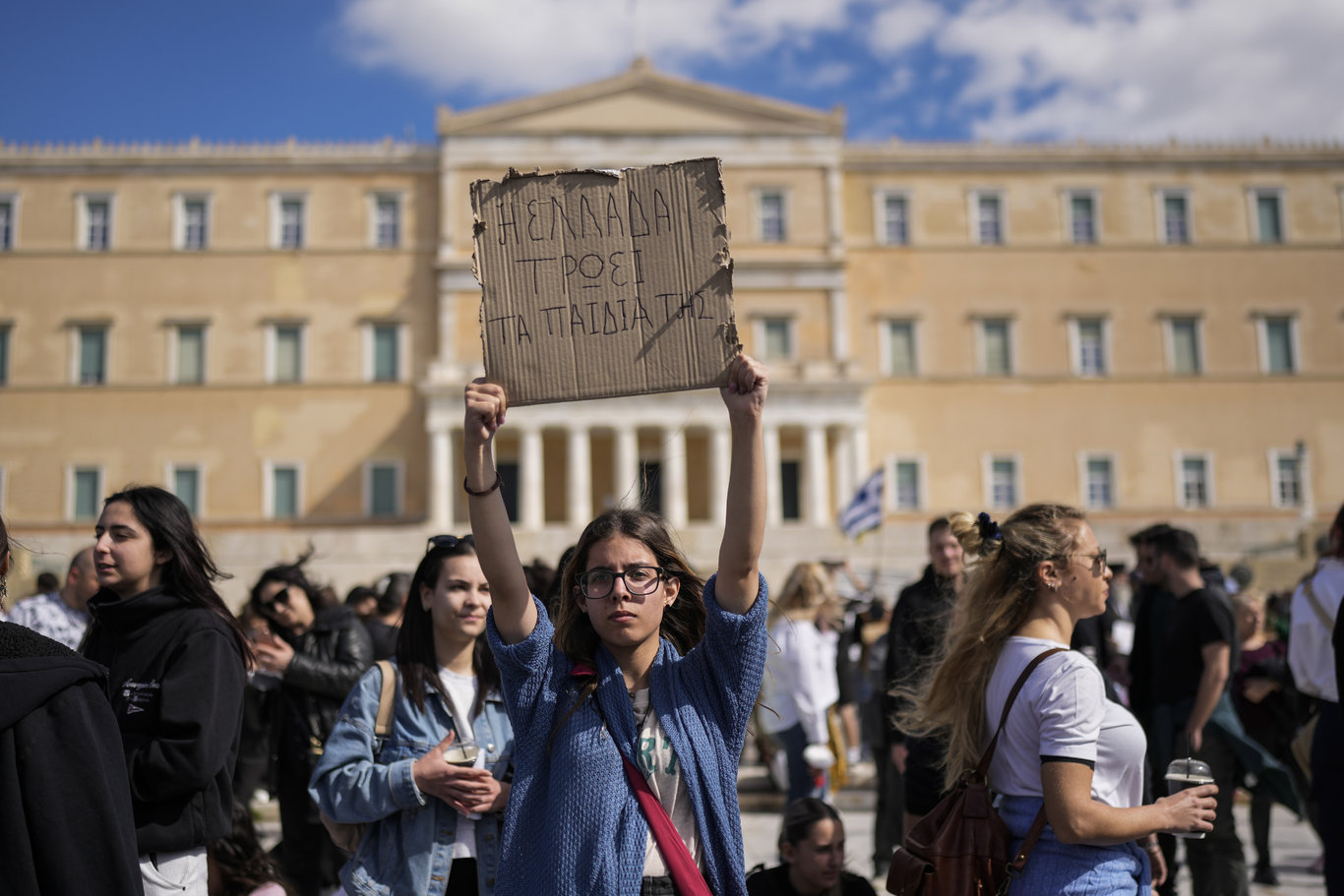 Yunanistan'da ölümcül tren kazasının ardından protestolar sürüyor