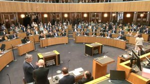 Zelenskiy konuşurken salonu terk ettiler