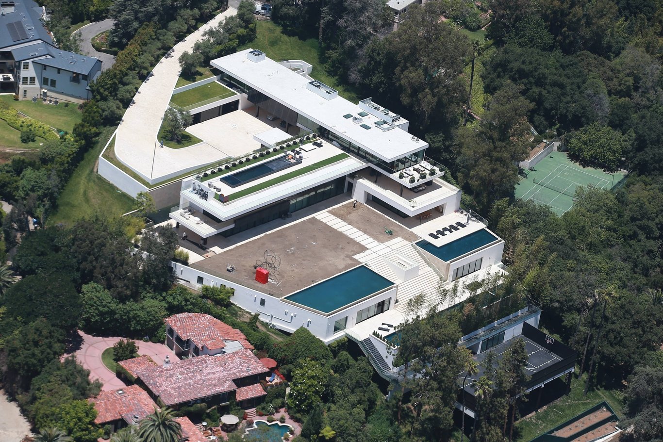 Dünyanın en zengin insanlarının paralarını harcadıkları ilginç şeyler!