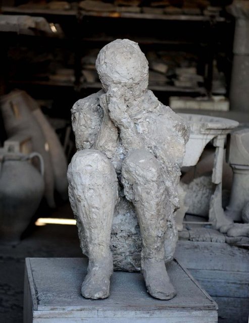 Vezüv patladı tüm şehir 15 dakikada olduğu yerde taşlaştı! İşte Pompei'nin ürkütücü öyküsü