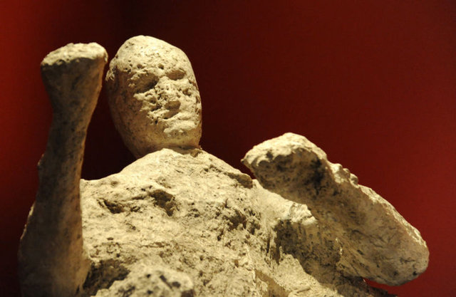 Vezüv patladı tüm şehir 15 dakikada olduğu yerde taşlaştı! İşte Pompei'nin ürkütücü öyküsü