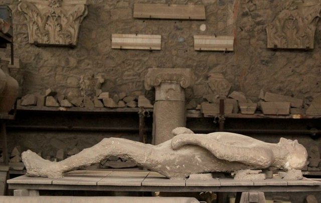 Vezüv patladı tüm şehir 15 dakikada olduğu yerde taşlaştı! İşte Pompei'nin ürkütücü öyküsü