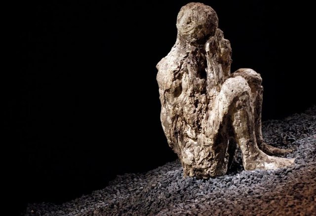 Vezüv patladı tüm şehir 15 dakikada olduğu yerde taşlaştı! İşte Pompei'nin ürkütücü öyküsü