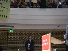 23 yıl sonra ilk resmi ziyaret: Hollanda’da Macron protestosu