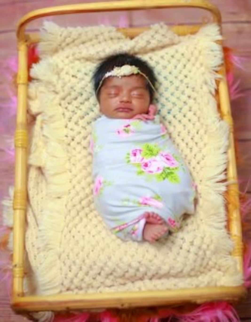 Bebekler neden kundaklanır? Kundaklamanın yararları ve riskleri nelerdir?