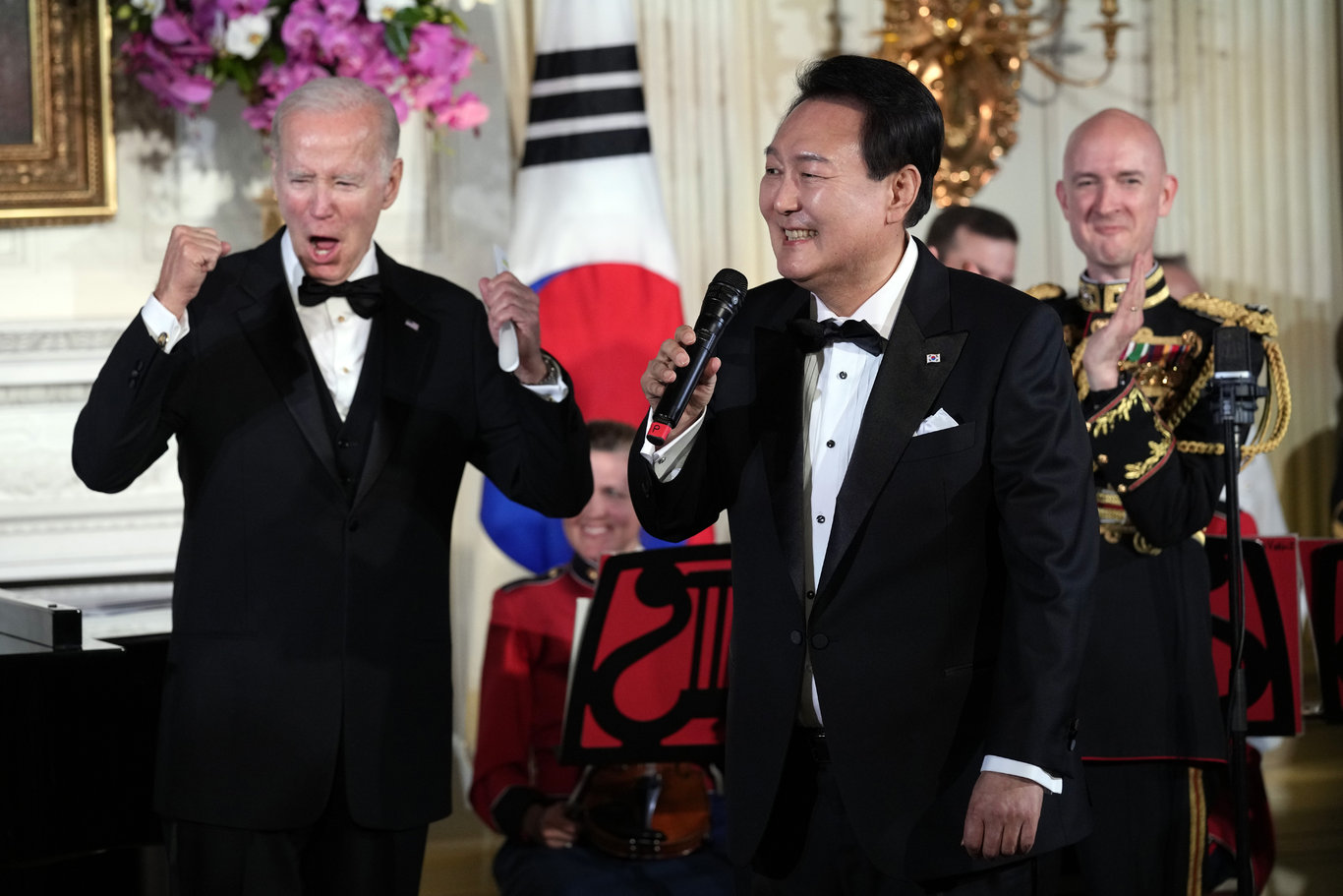 ABD Başkanı Biden Güney Kore Devlet Başkanı ile bir araya geldi: Yoon Suk Yeol şarkı söyledi - Dünyadan Haberler
