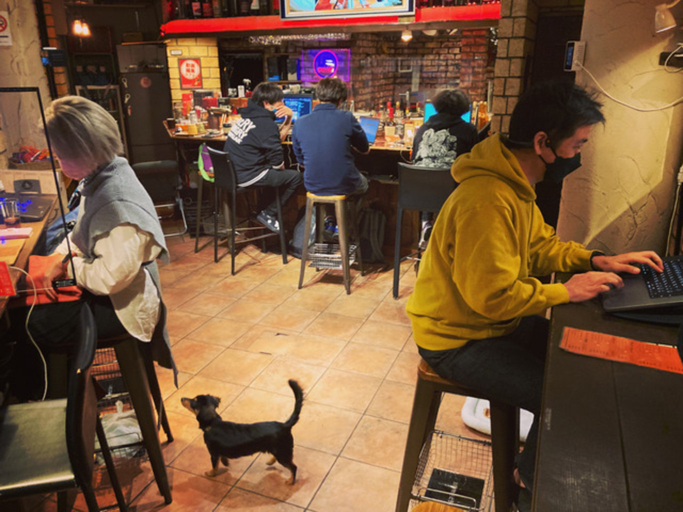 Japonya'daki bu kafe işinizi bitirmeden gitmenize izin vermiyor