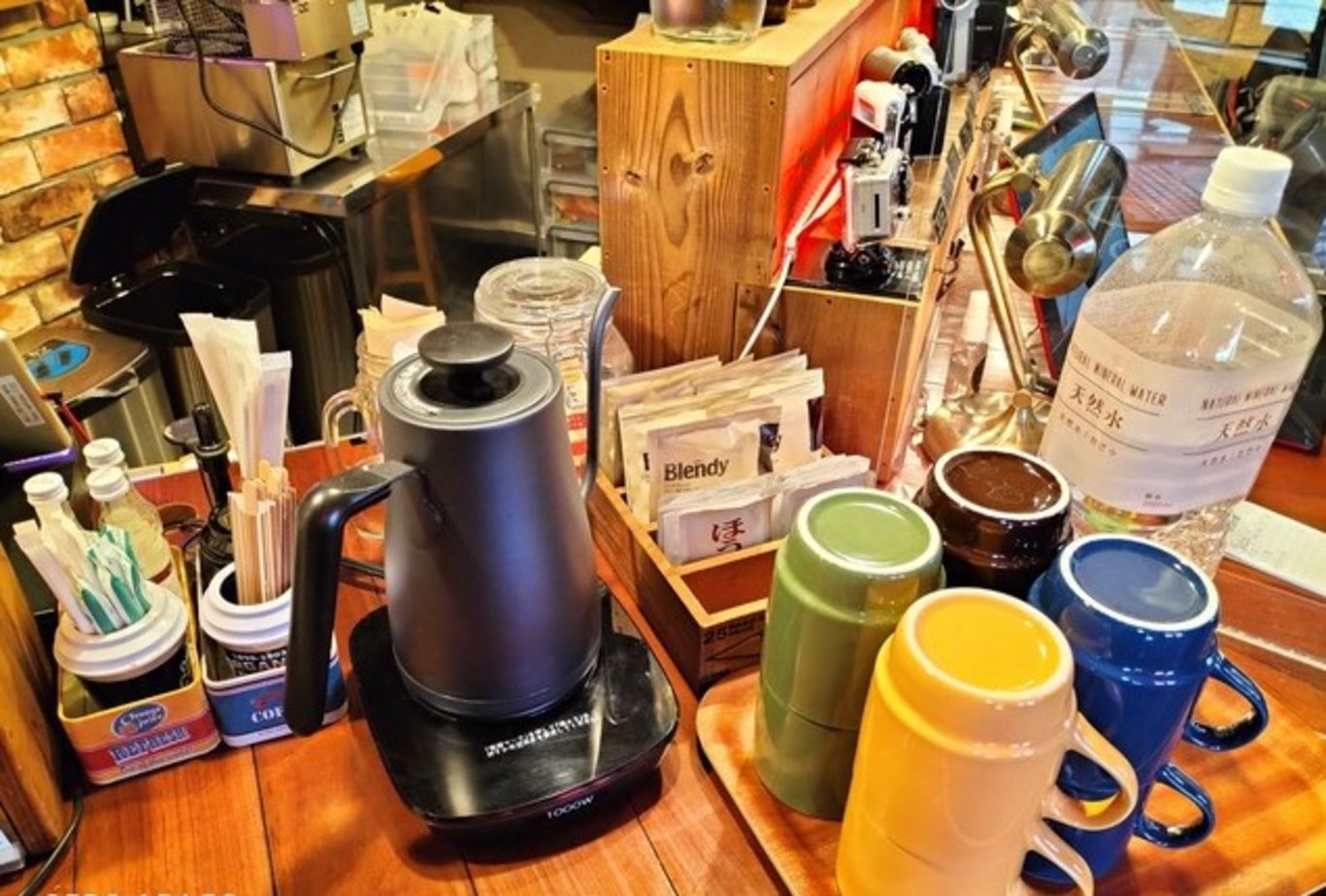 Japonya'daki bu kafe işinizi bitirmeden gitmenize izin vermiyor