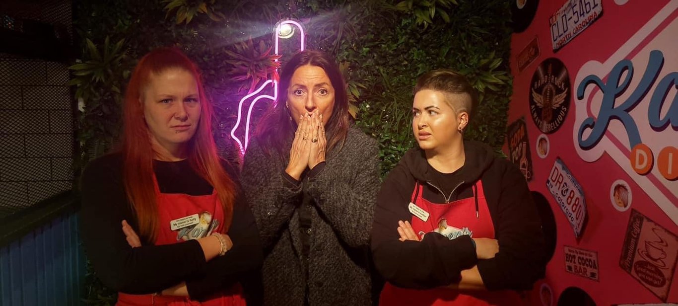 Bu restoranda garsonlar müşterilere hakaret edebiliyor! Siz tercih eder miydiniz?