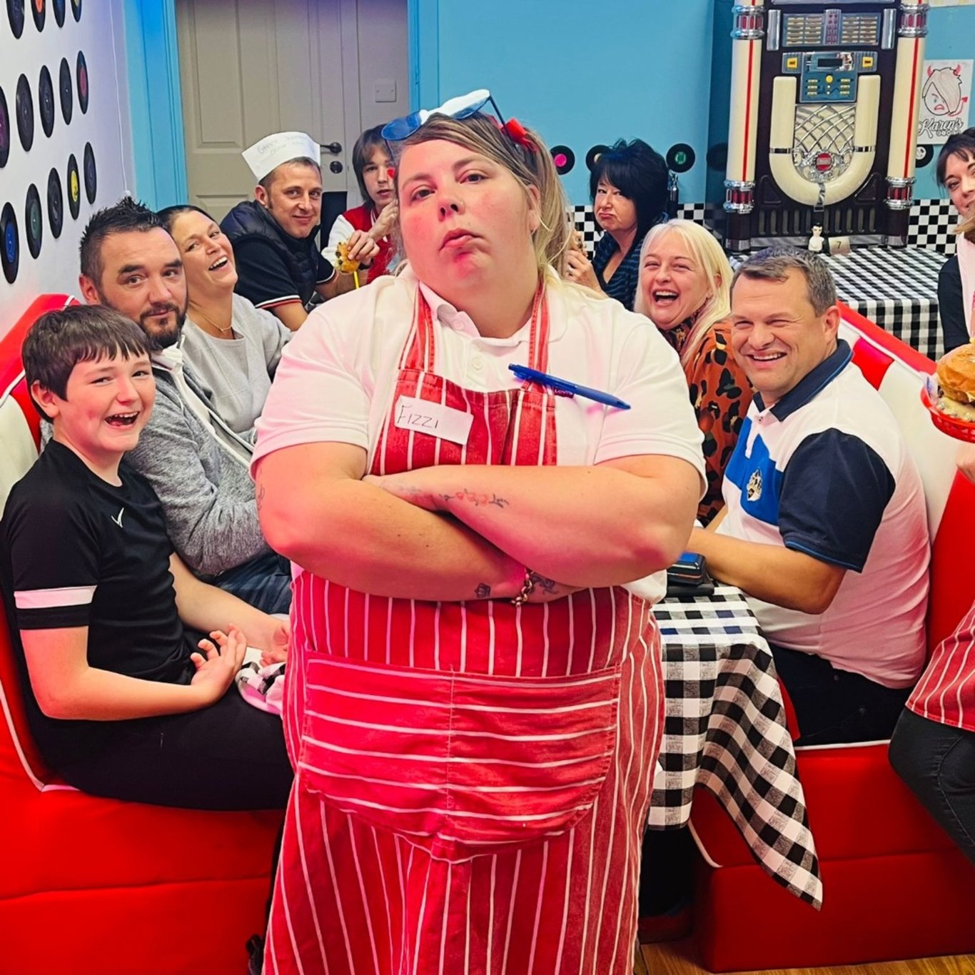 Bu restoranda garsonlar müşterilere hakaret edebiliyor! Siz tercih eder miydiniz?