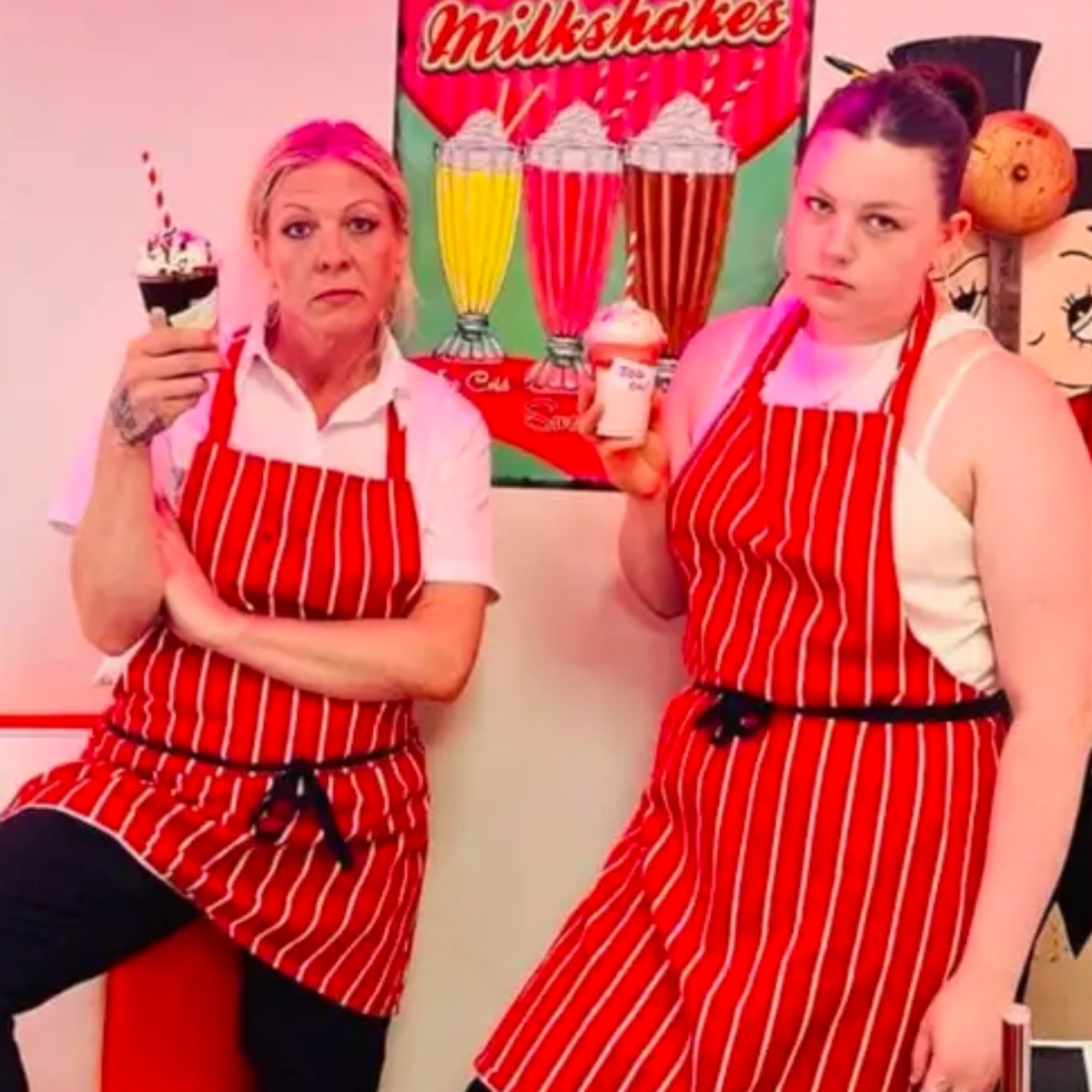 Bu restoranda garsonlar müşterilere hakaret edebiliyor! Siz tercih eder miydiniz?