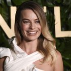 ÜNLÜLERİN UYGULADIĞI TUHAF GÜZELLİK SIRLARI!