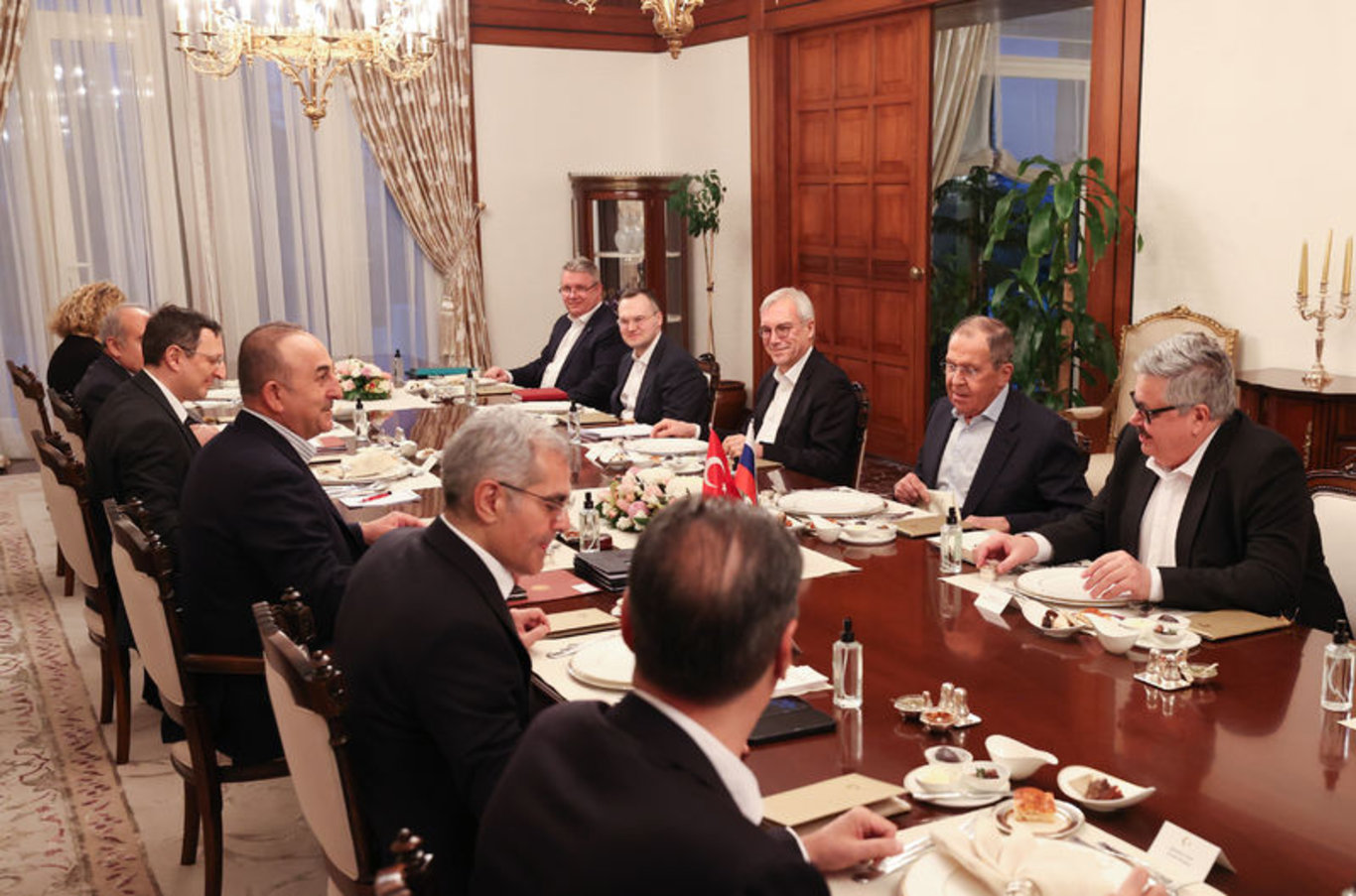 Dışişleri Bakanı Çavuşoğlu, Rus mevkidaşı Lavrov ile iftarda bir araya geldi