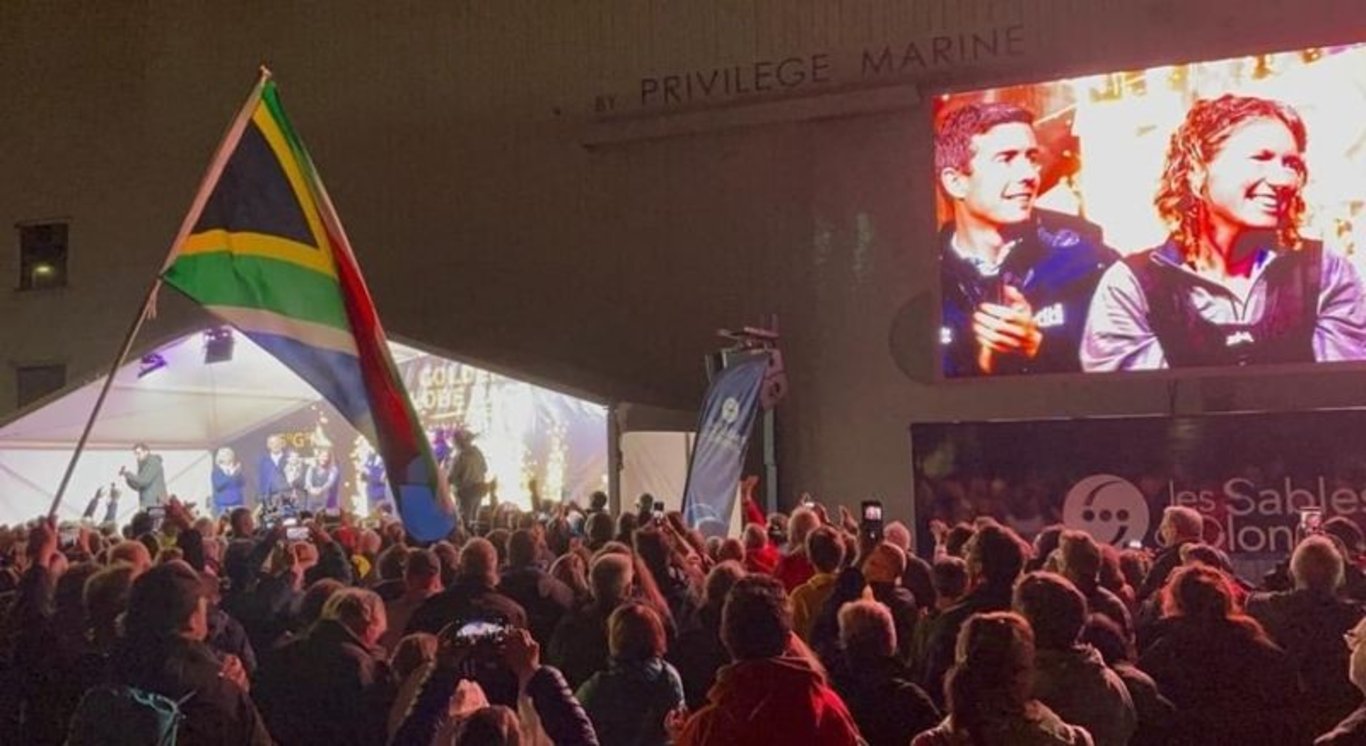 Altın Küre Yarışı'nı kazanan ilk kadın: Denizdeki en zorlu yolculuğu 234 günde tamamladı