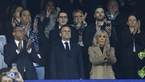 Fransa Kupası finalinde Macron protestosu