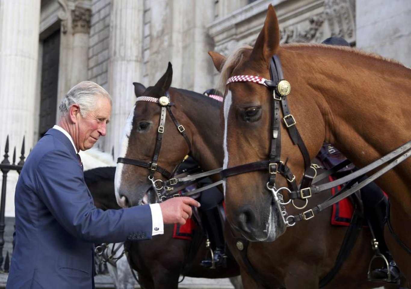 İngiliz basınının kraliyet raporunda yeni perde: Hediye atlardan 2 milyon sterlin gelir