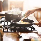 ASLA TEKRAR ISITIP YEMEMENİZ GEREKEN 10 GIDA!