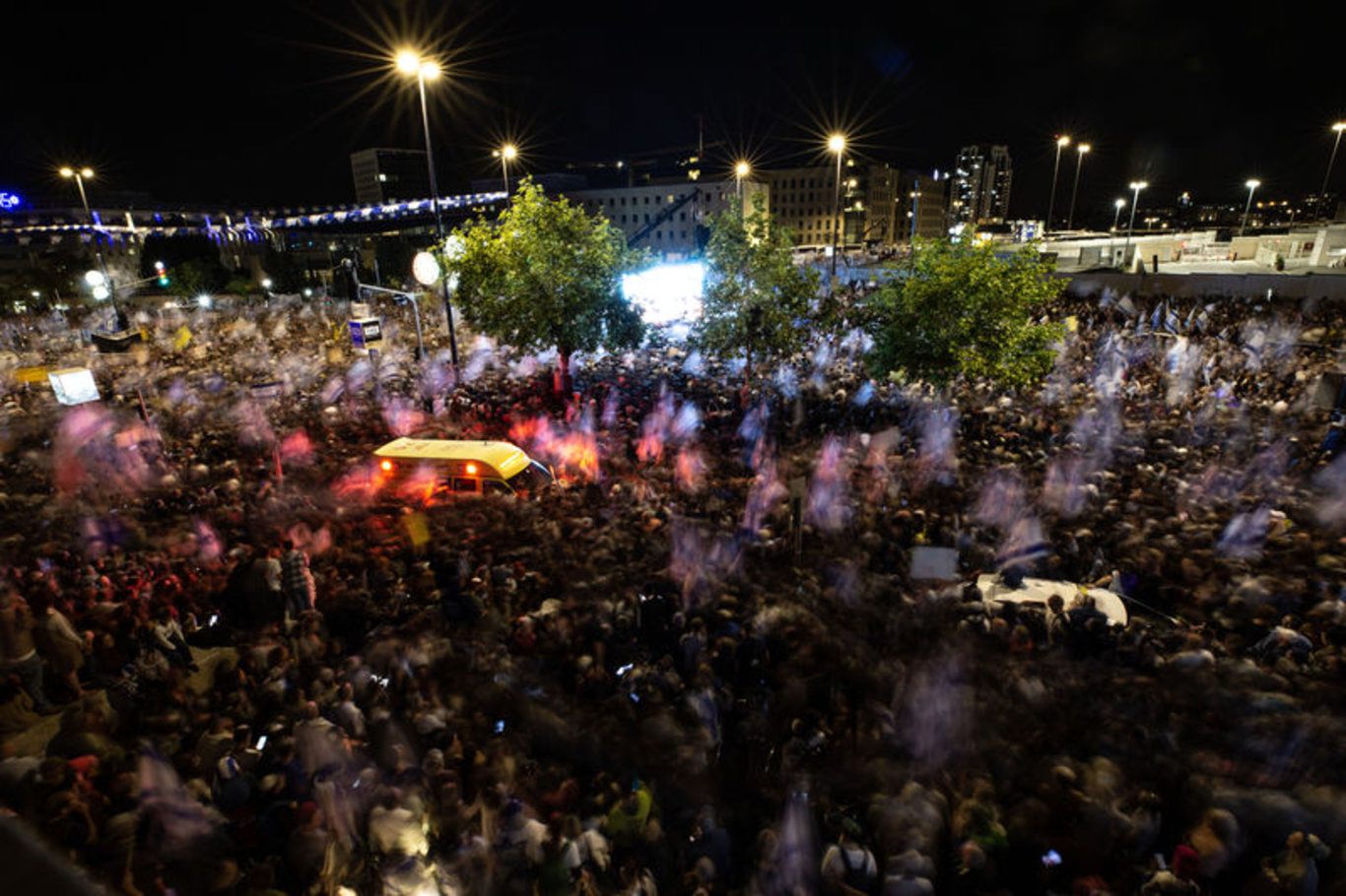 İsraililer, Netanyahu hükümetinin yargı düzenlemesine karşı yine meydanlara indi