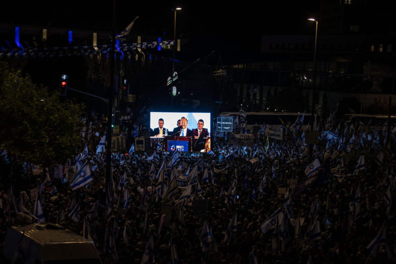 İsraililer, Netanyahu hükümetinin yargı düzenlemesine karşı yine meydanlara indi