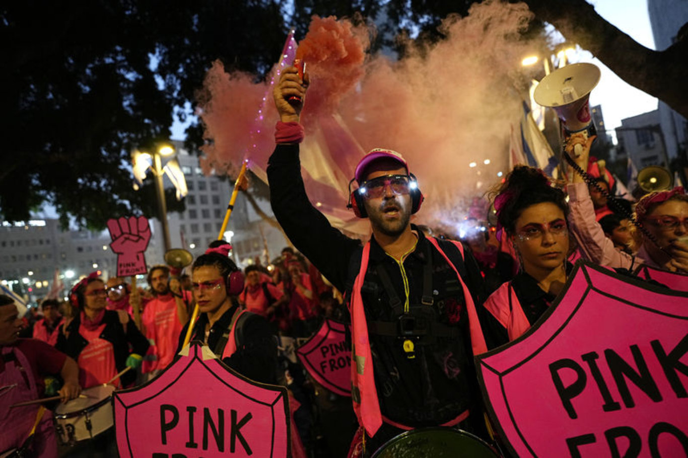 İsrailliler, Netanyahu’nun erteleme kararına rağmen 'yargı reformu' protestolarına devam ediyor