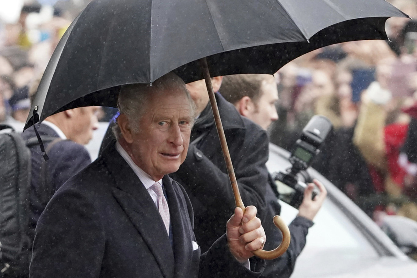 Ünlü şarkıcılardan sonra siyasetçiler de Kral Charles'ın davetini reddediyor