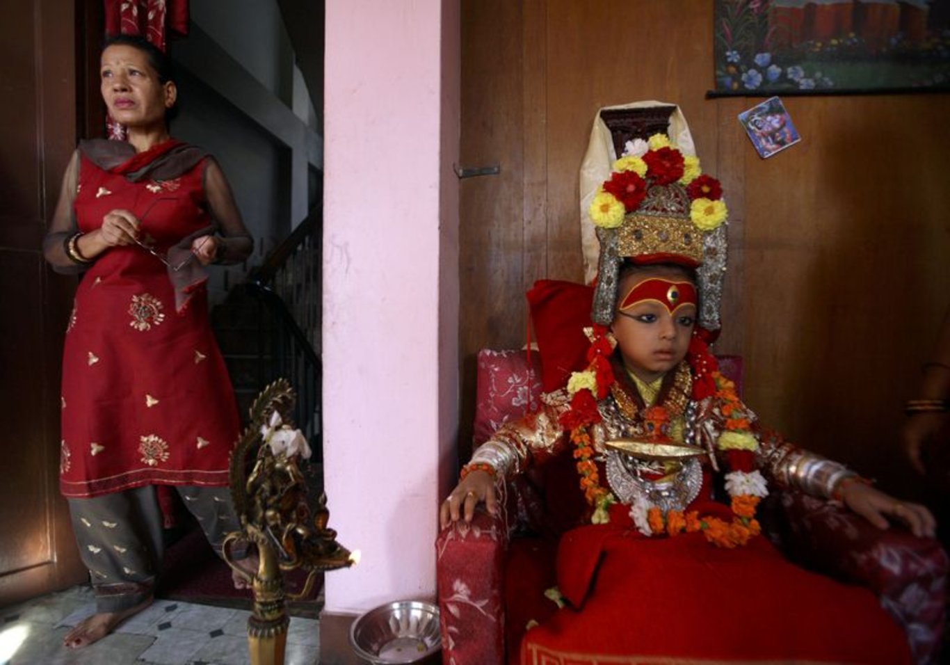 Nepal'in küçük kızlardan seçilen ve yaşayan tanrıça anlamına gelen Kumari geleneği