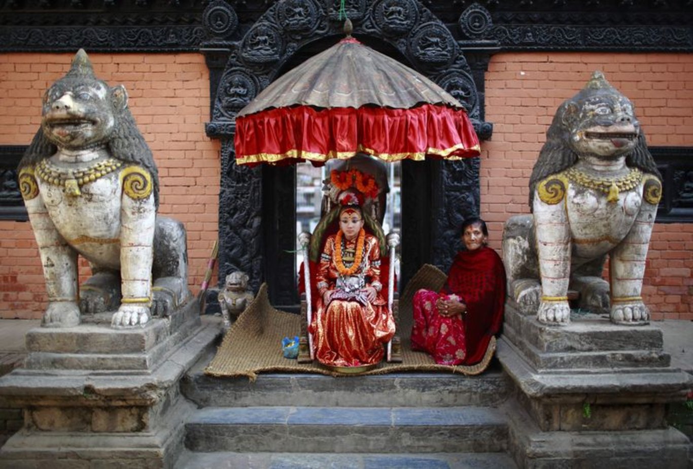 Nepal'in küçük kızlardan seçilen ve yaşayan tanrıça anlamına gelen Kumari geleneği