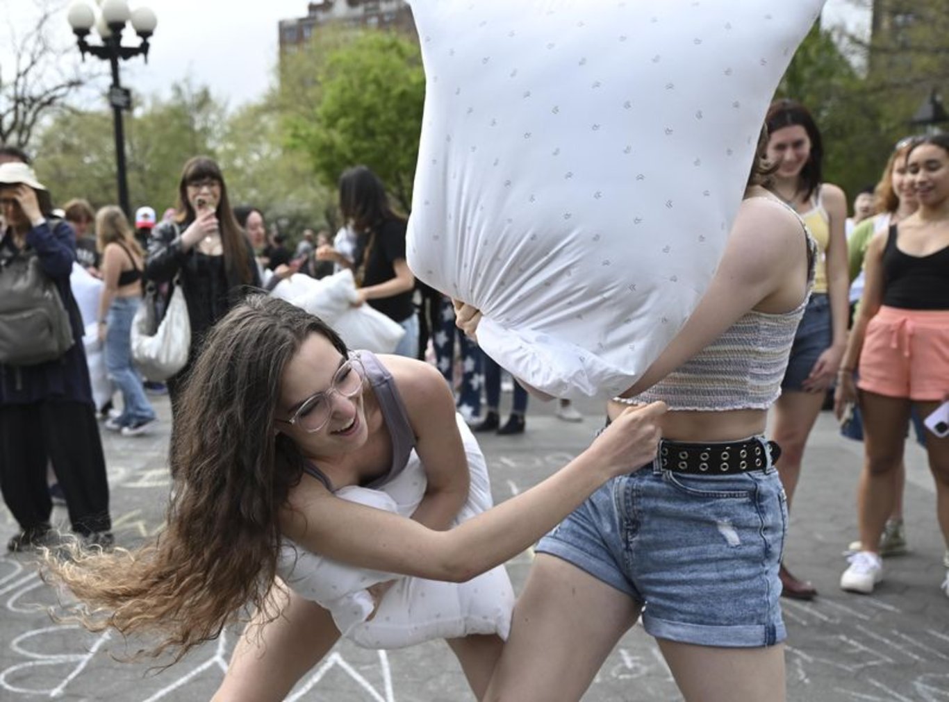 New York'ta Uluslararası Yastık Savaşı Günü