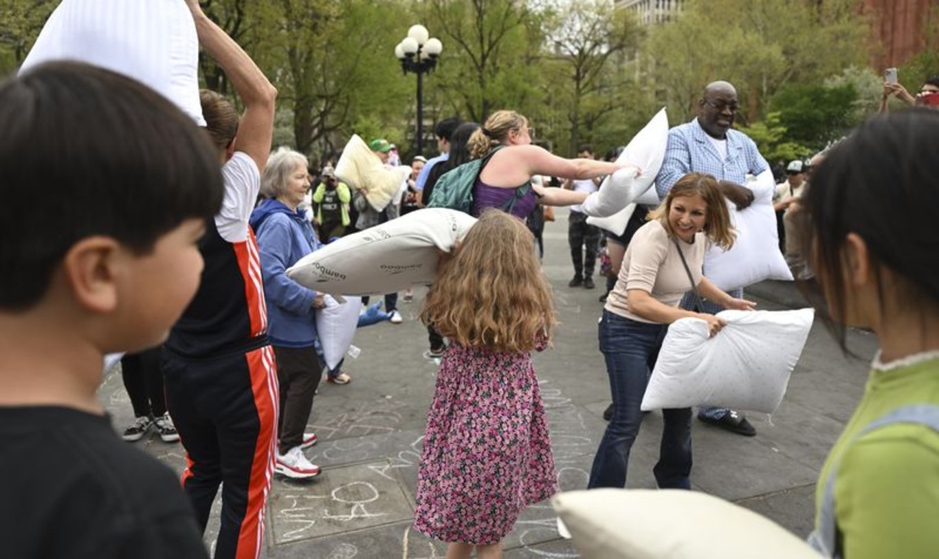 New York'ta Uluslararası Yastık Savaşı Günü