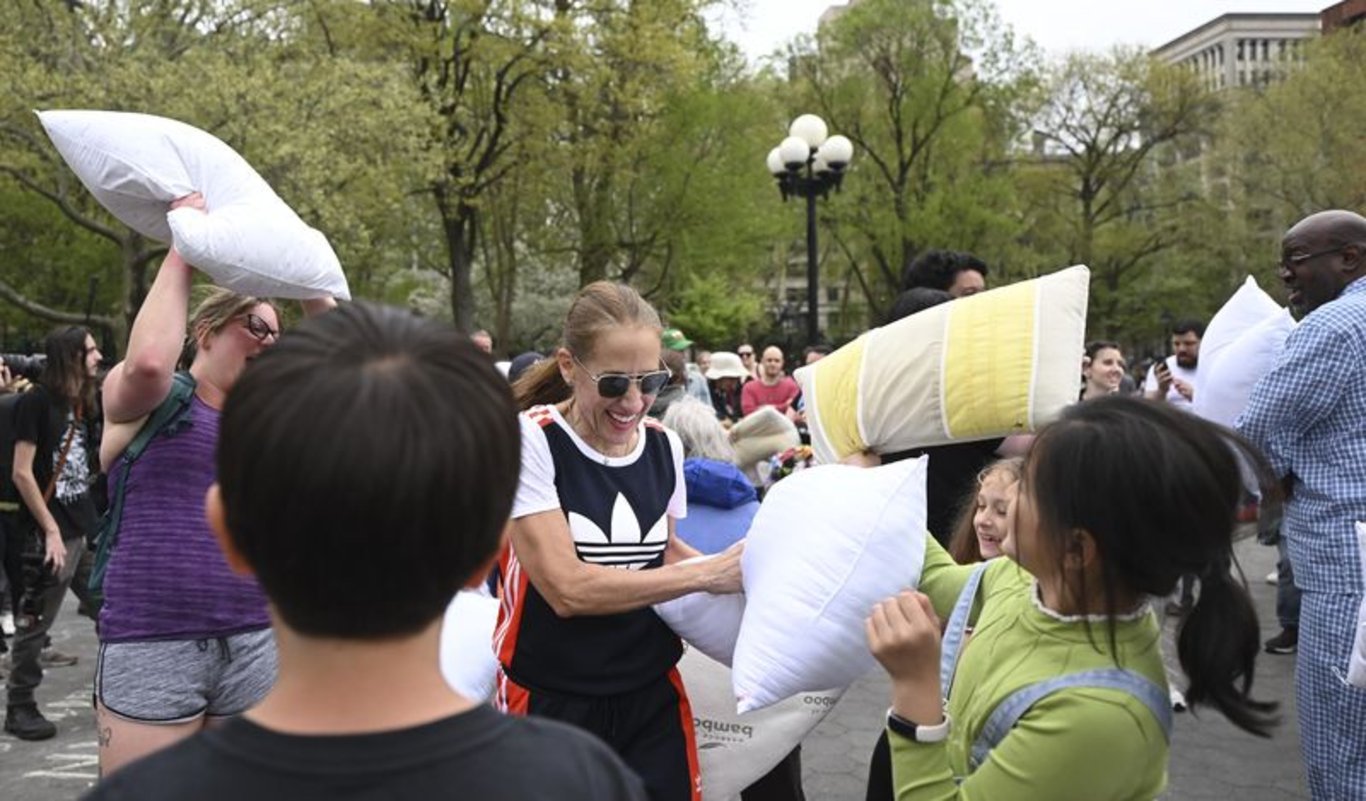 New York'ta Uluslararası Yastık Savaşı Günü