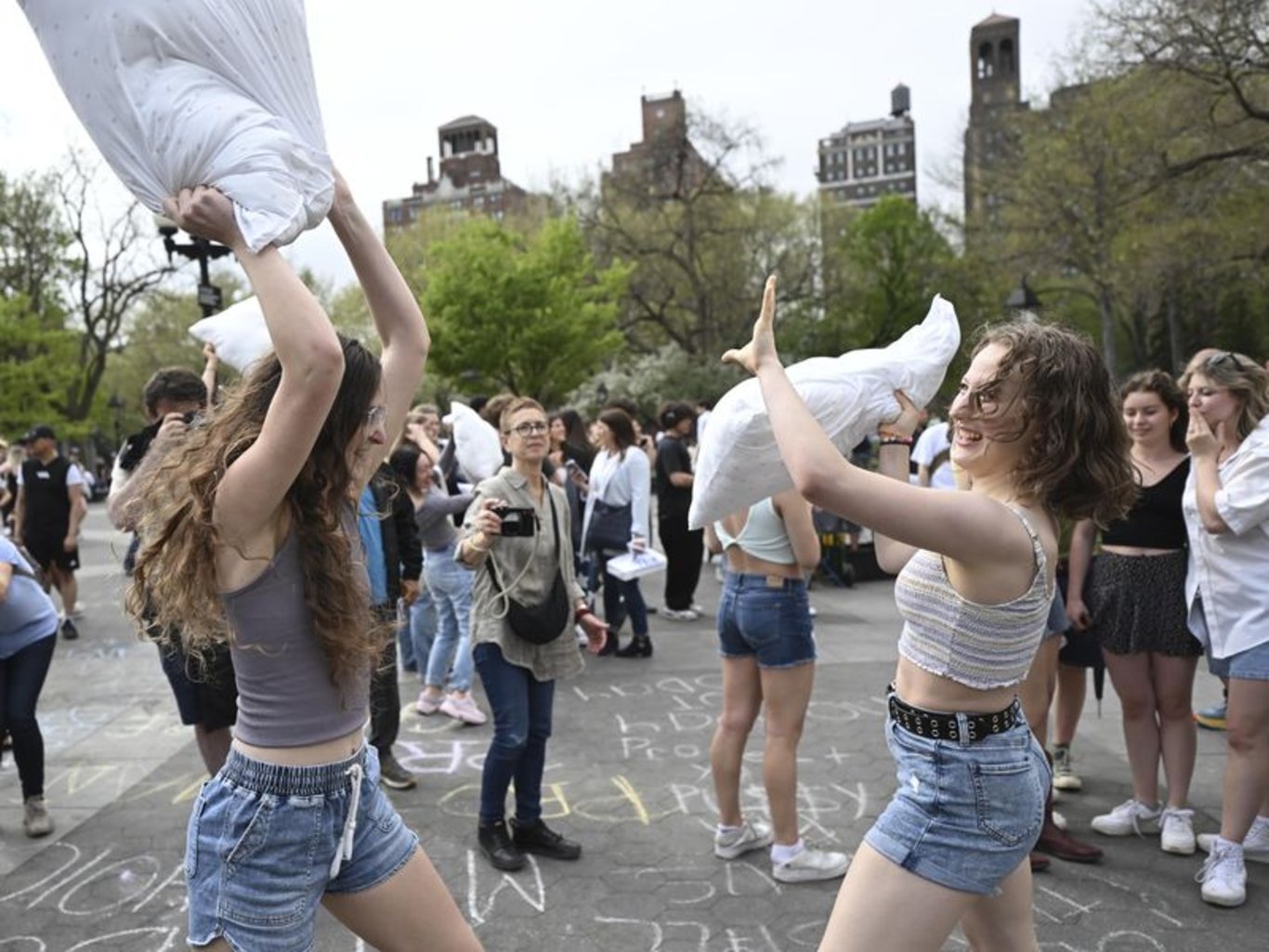 New York'ta Uluslararası Yastık Savaşı Günü