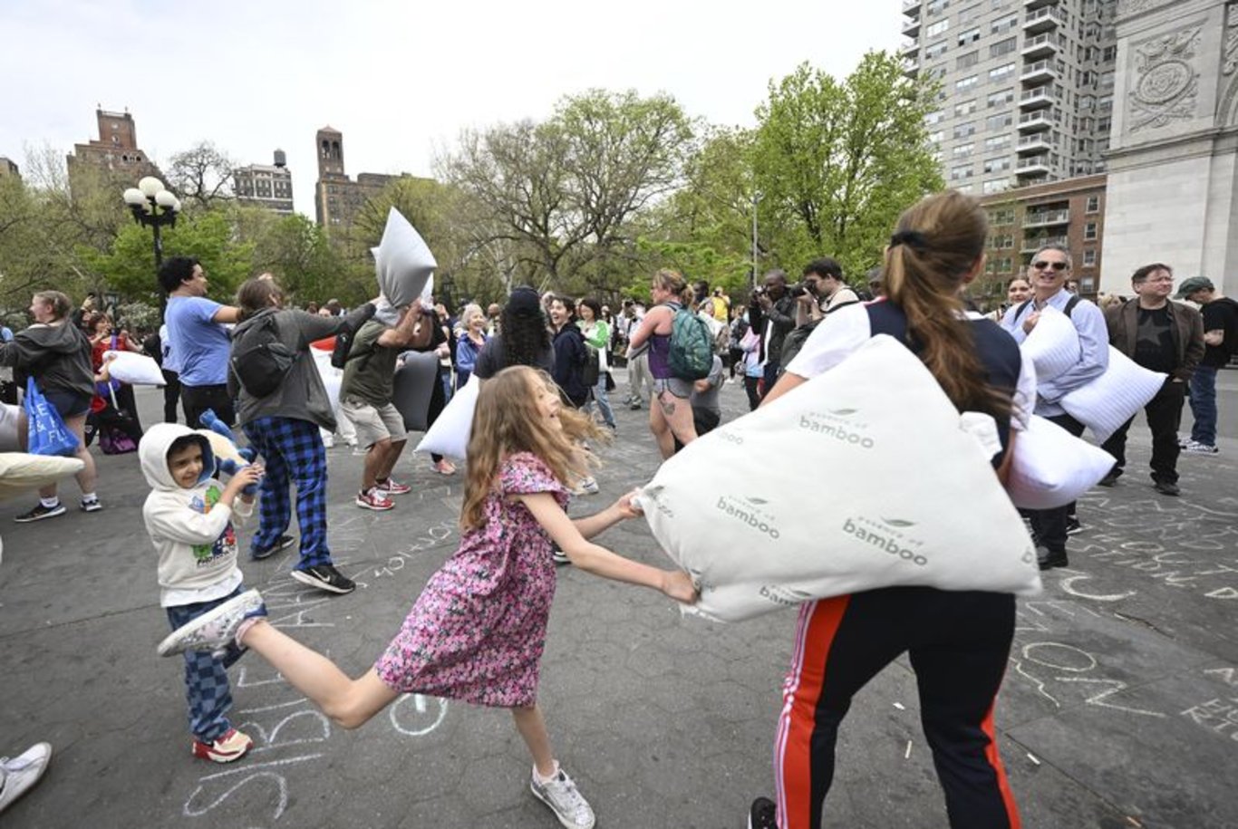 New York'ta Uluslararası Yastık Savaşı Günü