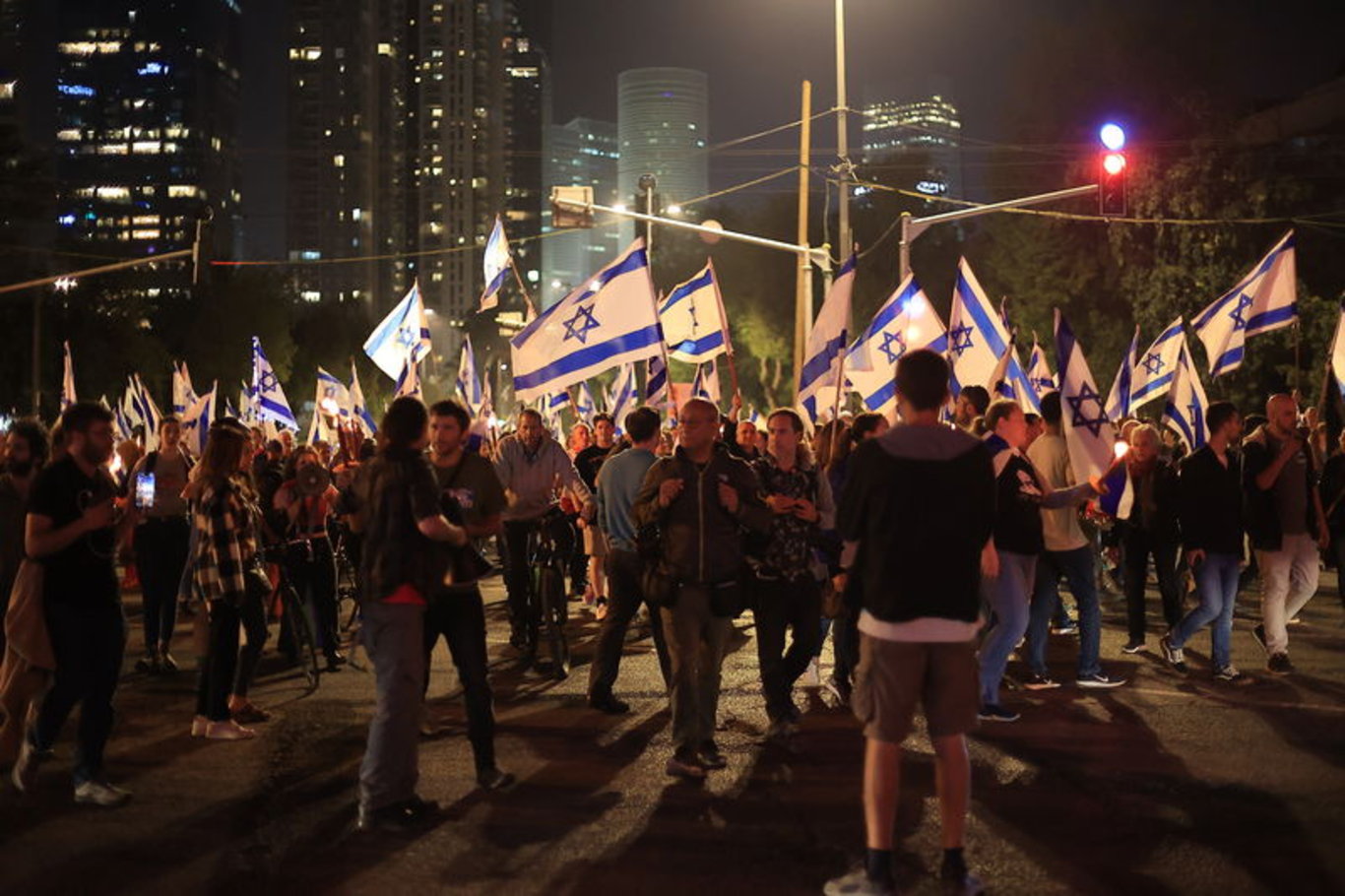 İsraililer sokakları terk etmiyor: Netanyahu hükümetinin yargı düzenlemesine karşı protestolar sürüyor