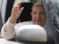 Papa Francis, hastaneden taburcu edildi