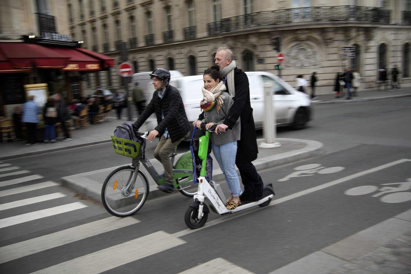 Parisliler elektrikli scooterlar için referanduma gitti: Yasaklanacak mı?