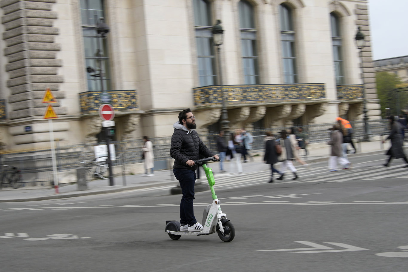 Parisliler elektrikli scooterlar için referanduma gitti: Yasaklanacak mı?