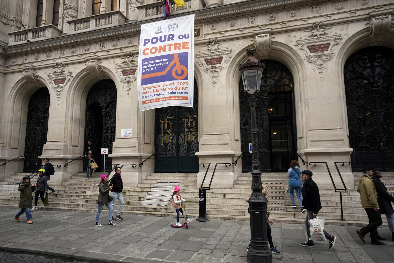 Parisliler elektrikli scooterlar için referanduma gitti: Yasaklanacak mı?