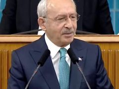 Son dakika: Gazete haberinin görüntüsünü gösterdi, çok sert konuştu! Kılıçdaroğlu’nun sözleri ayakta alkışlandı