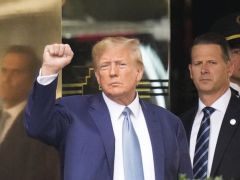 Trump silah edinme yasasını savundu