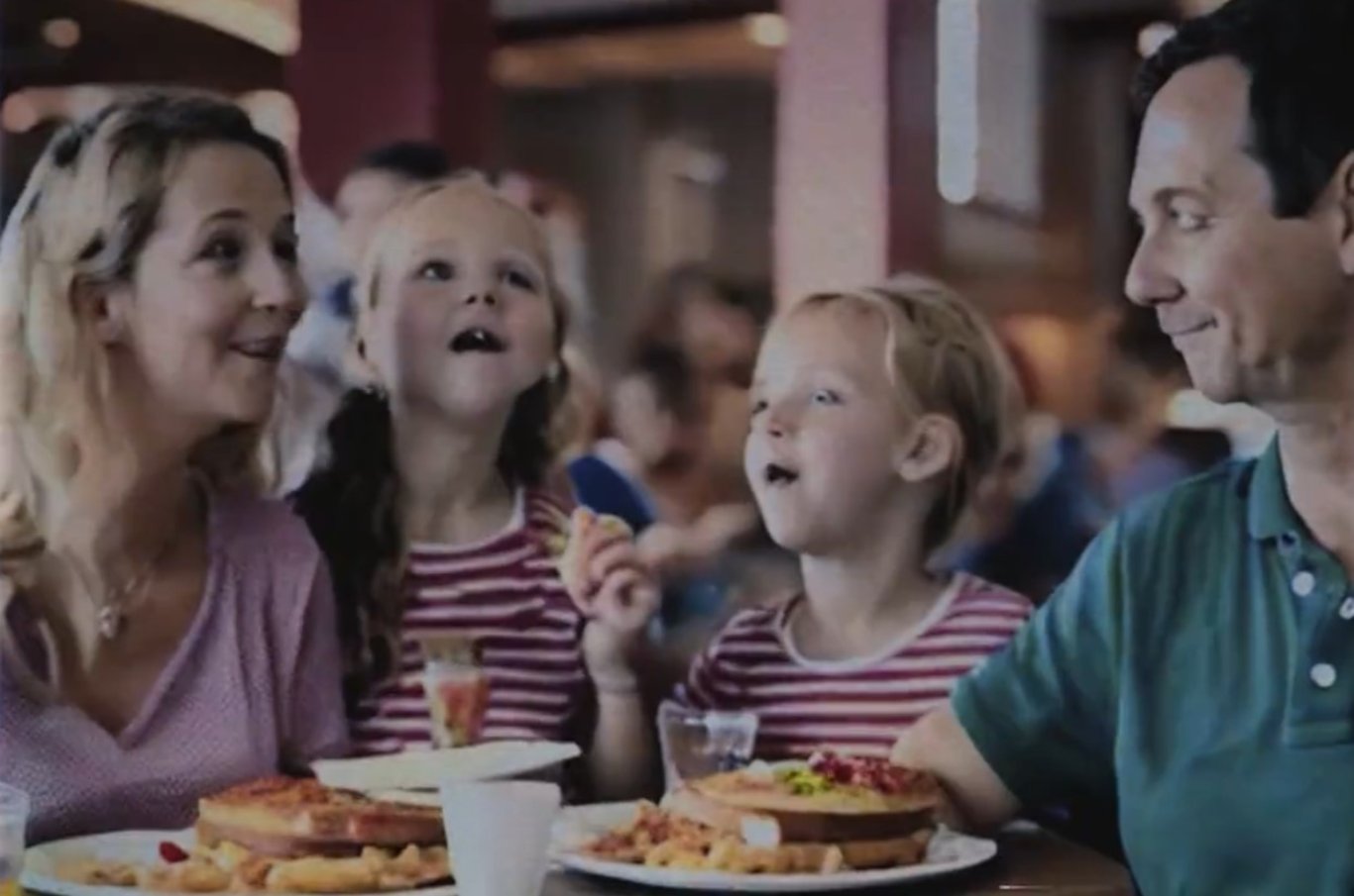 Yapay zekâ tarafından üretilen tuhaf pizza reklamı sosyal medyada viral oldu