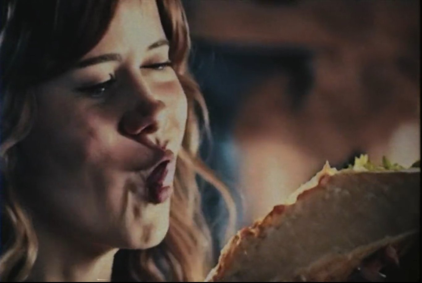 Yapay zekâ tarafından üretilen tuhaf pizza reklamı sosyal medyada viral oldu