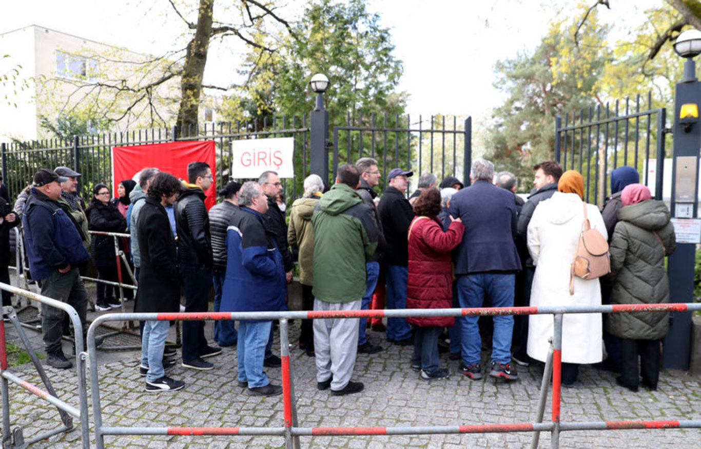 Türkiye'deki seçimler için yurt dışında oy verme işlemi başladı