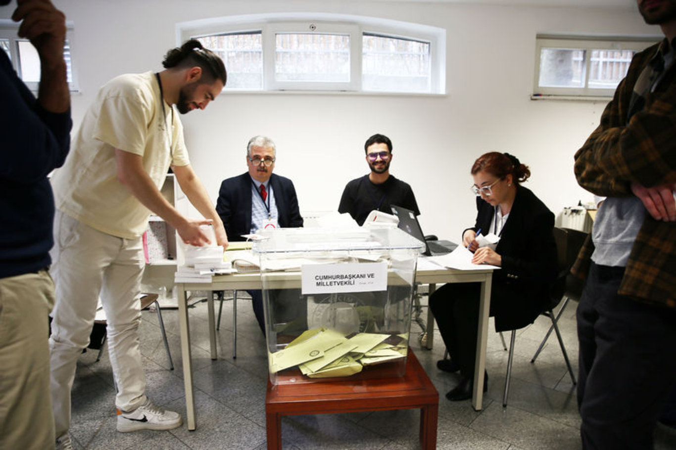 Türkiye'deki seçimler için yurt dışında oy verme işlemi başladı