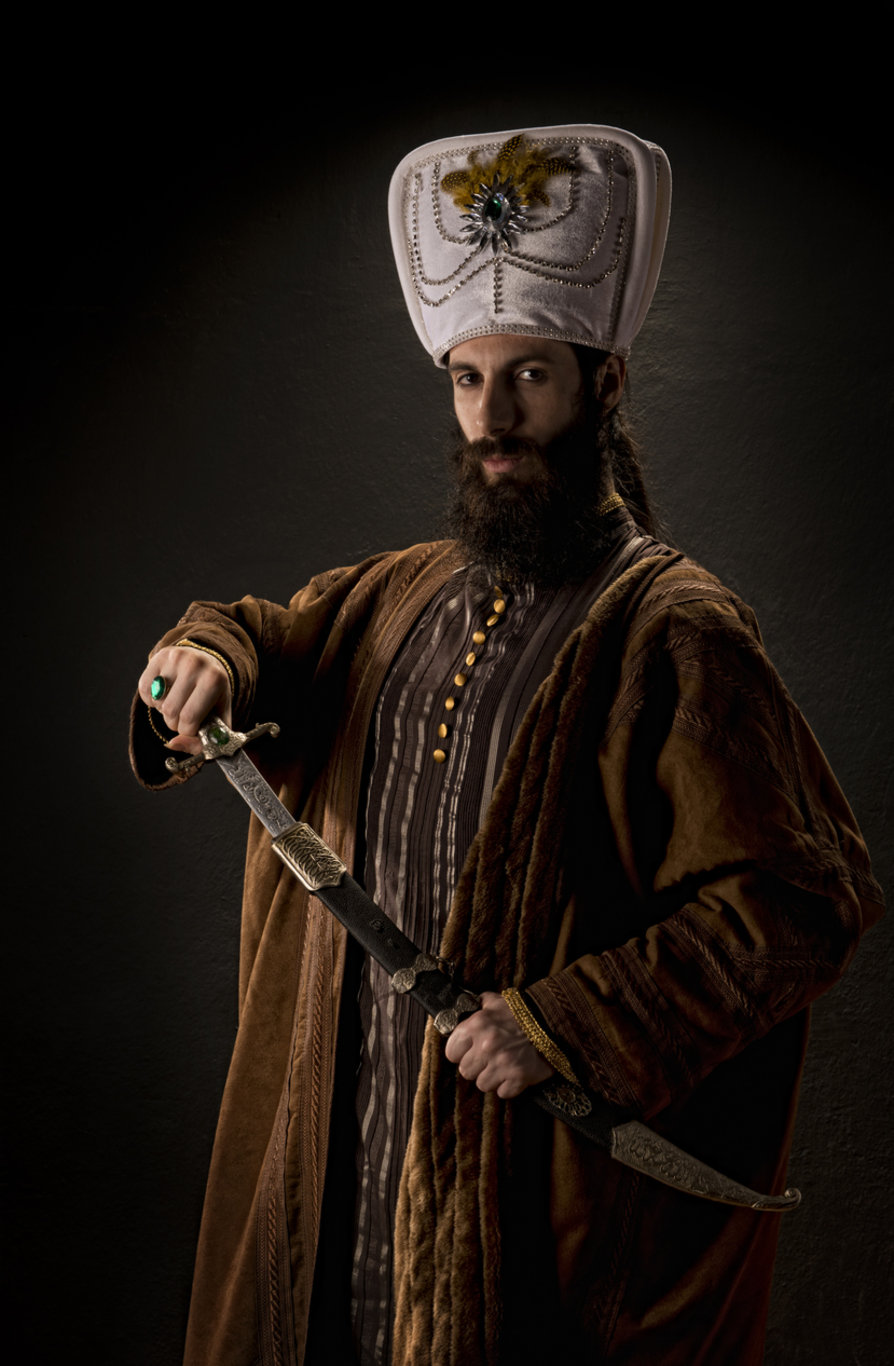 14 yaşındayken babasına isyan ettiği için kör edilen şehzade Savcı Bey