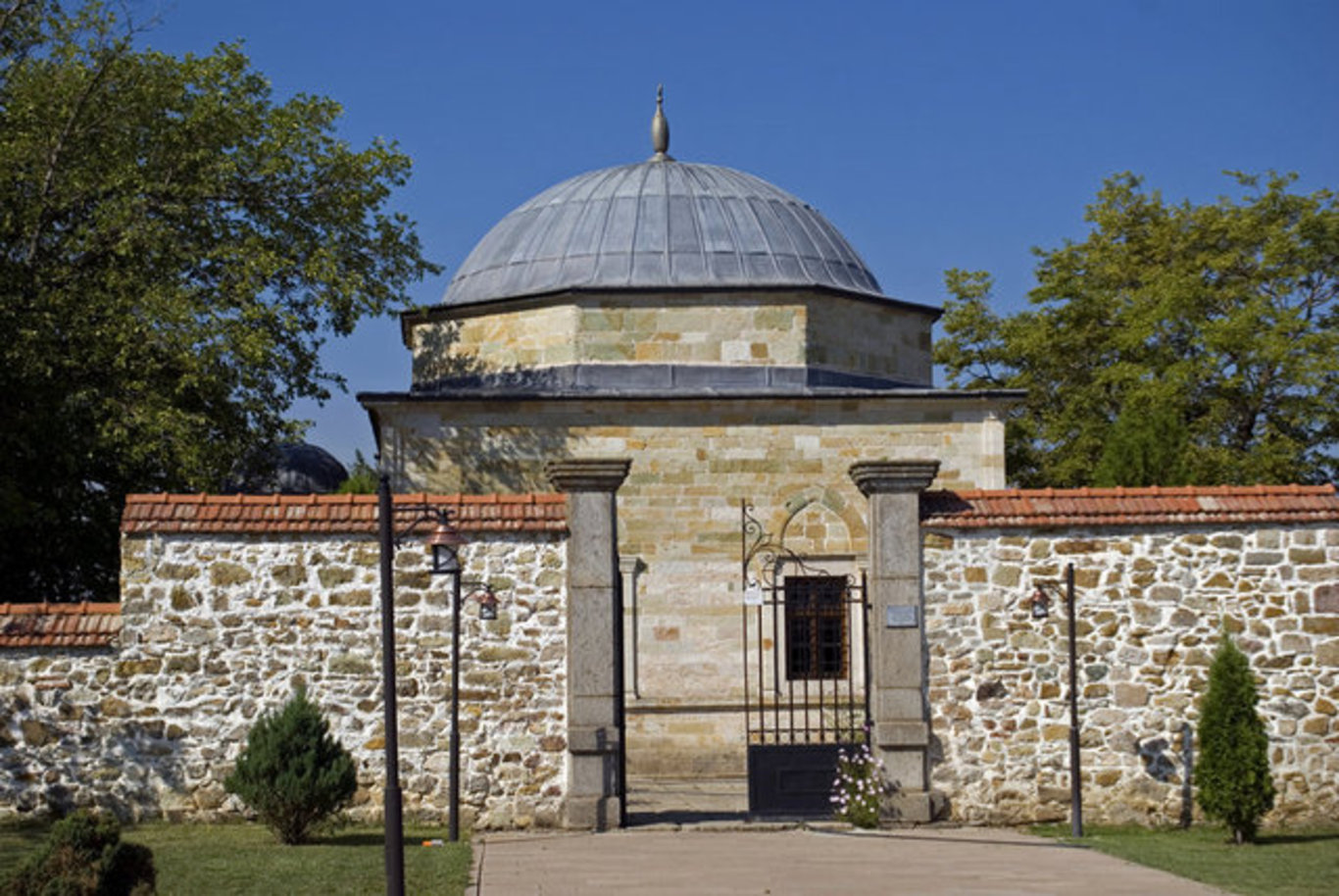 14 yaşındayken babasına isyan ettiği için kör edilen şehzade Savcı Bey