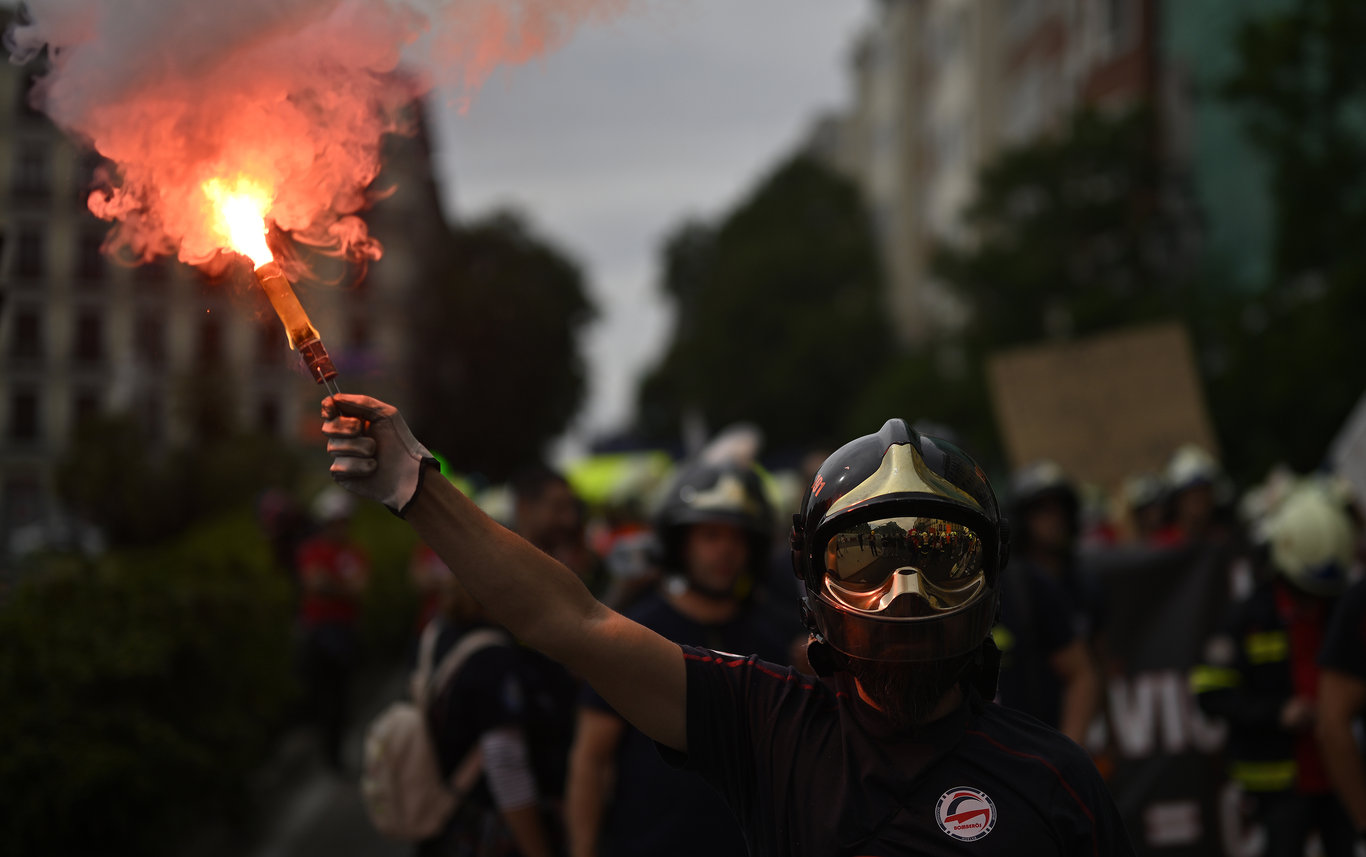 İspanya'da 2022 orman yangınlarının en kötü yılı oldu: İtfaiyeciler protesto ayaklandı!