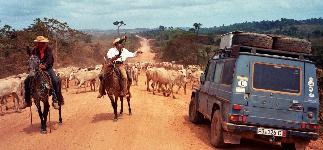 24 yıl süren dünya turunda 215 ülke gezerek Dünya turu yaptılar! Gunthe Holtorf ve Otto